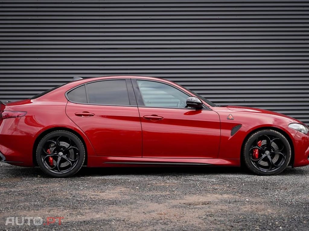 Alfa Romeo Giulia 2.9 V6 Bi-Turbo AT8 Quadrifoglio