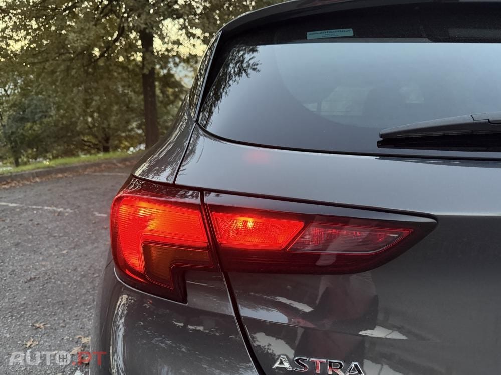 Opel Astra 1.6 CDTi Cosmo S/S J18