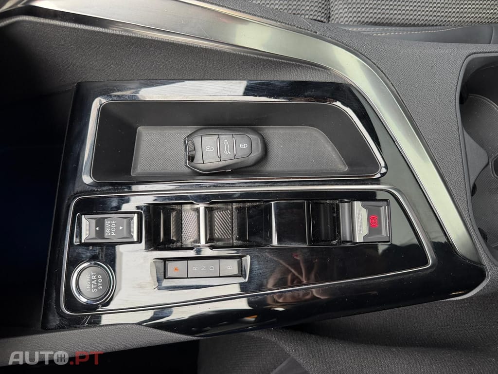 Peugeot 3008 1.2 Puretech EAT8 