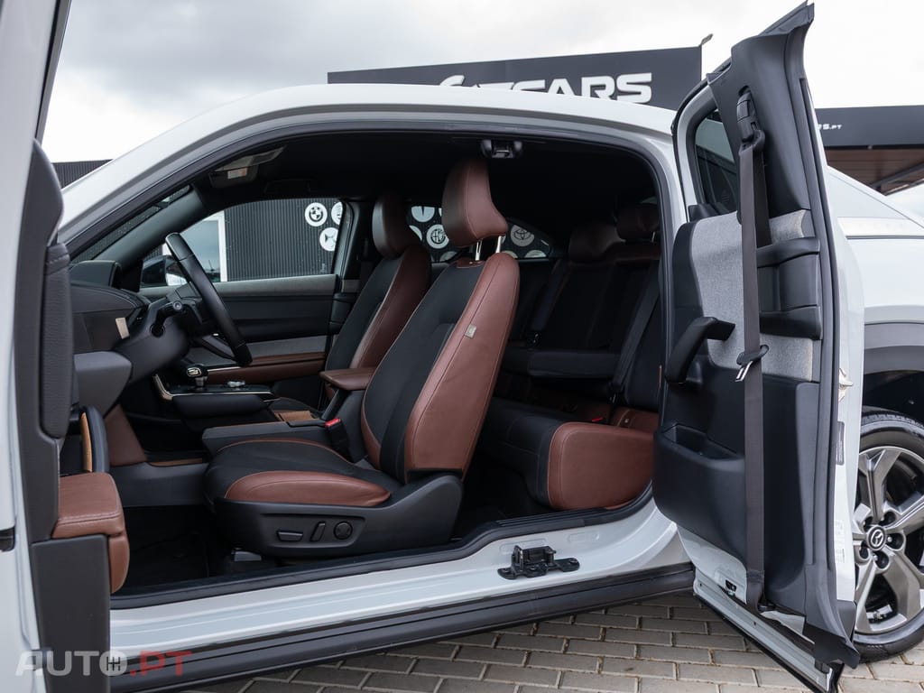 Mazda MX-30 e-SKYACTIV Advantage+Modern Confidence