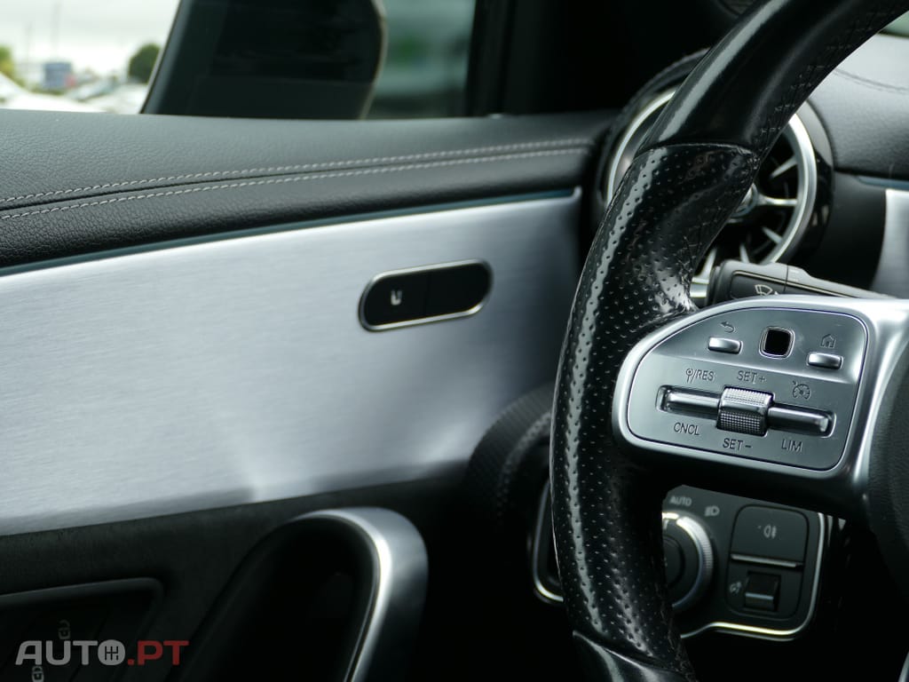 Mercedes-Benz A 250 e AMG Line