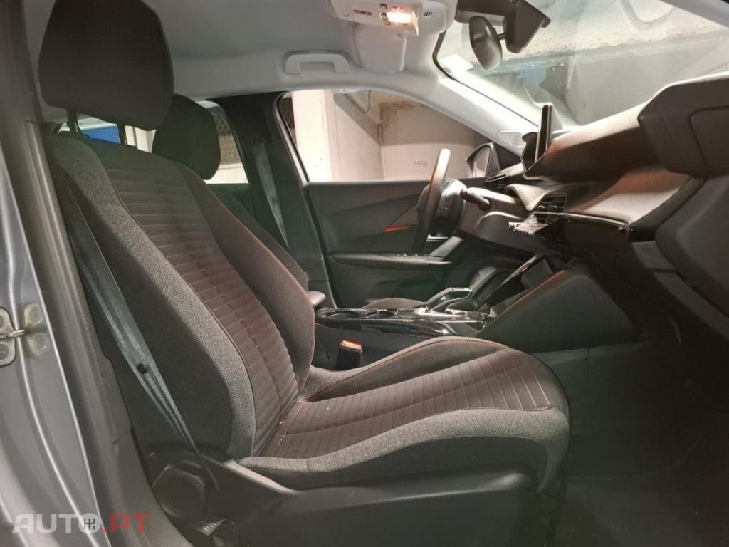 Peugeot E-2008 50 kWh Active Pack