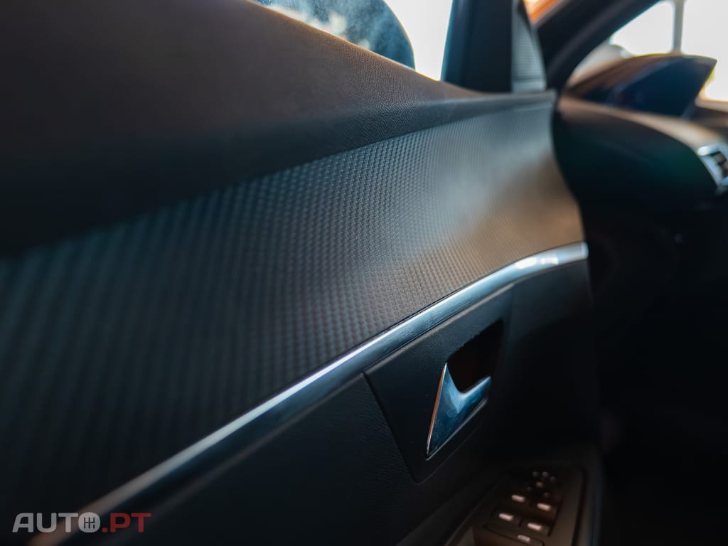 Peugeot 3008 1.2 Hybrid Allure e-DCS6
