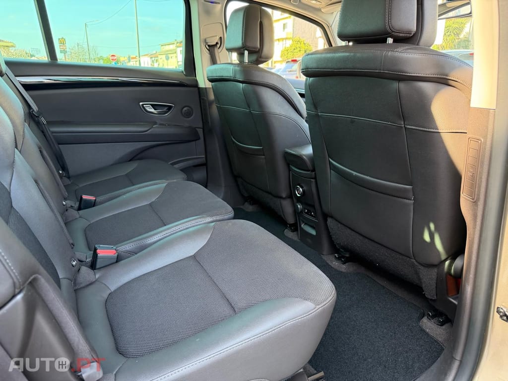 Renault Espace 1.6 dCi Initiale Paris EDC