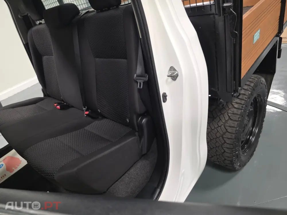Toyota Hilux 2.4 D-4D 4WD CD CH