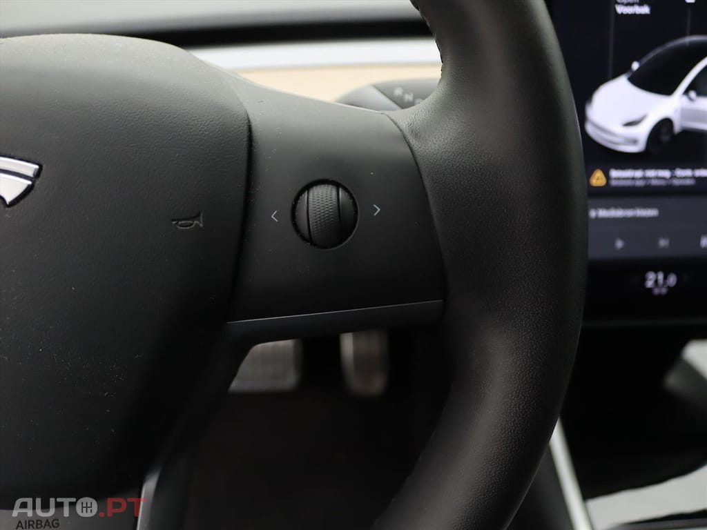 Tesla Model 3 Standard RWD Plus AUTOPILOT