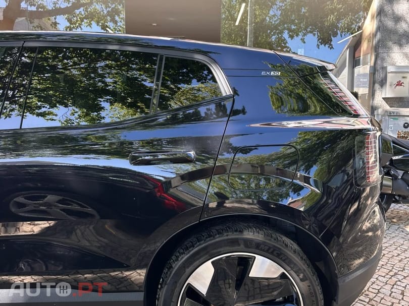 Volvo EX30 Twin Motor Performance AWD Black Edition Ultra