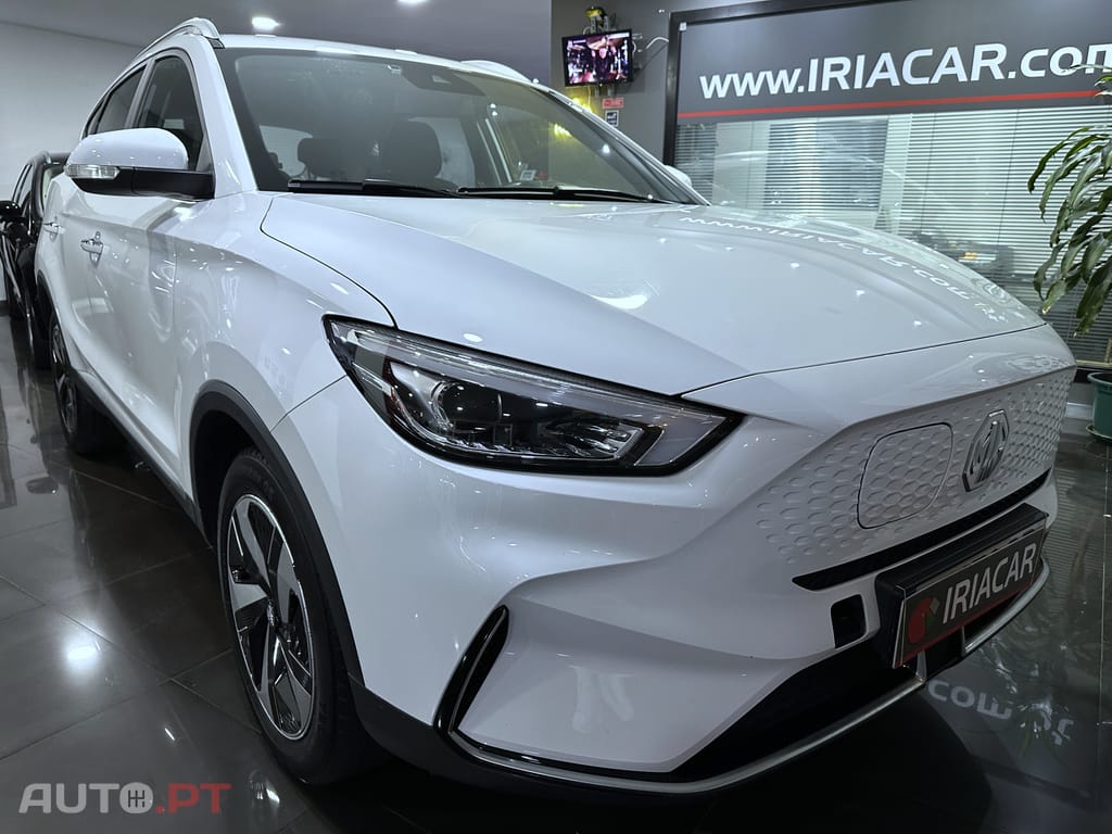 MG ZS Standard Luxury