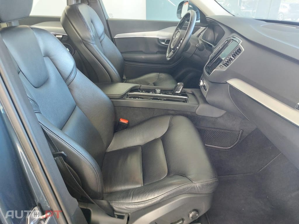 Volvo XC90 2.0 T8 PHEV Momentum Plus AWD