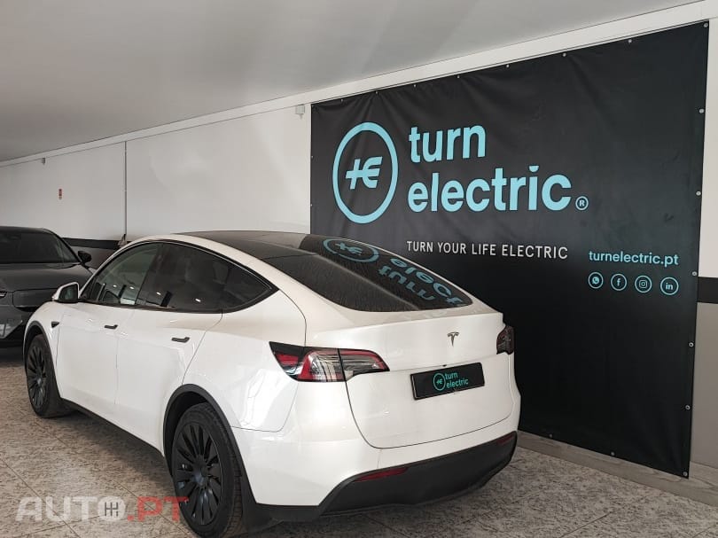 Tesla Model Y Tração Traseira — fotografia 3