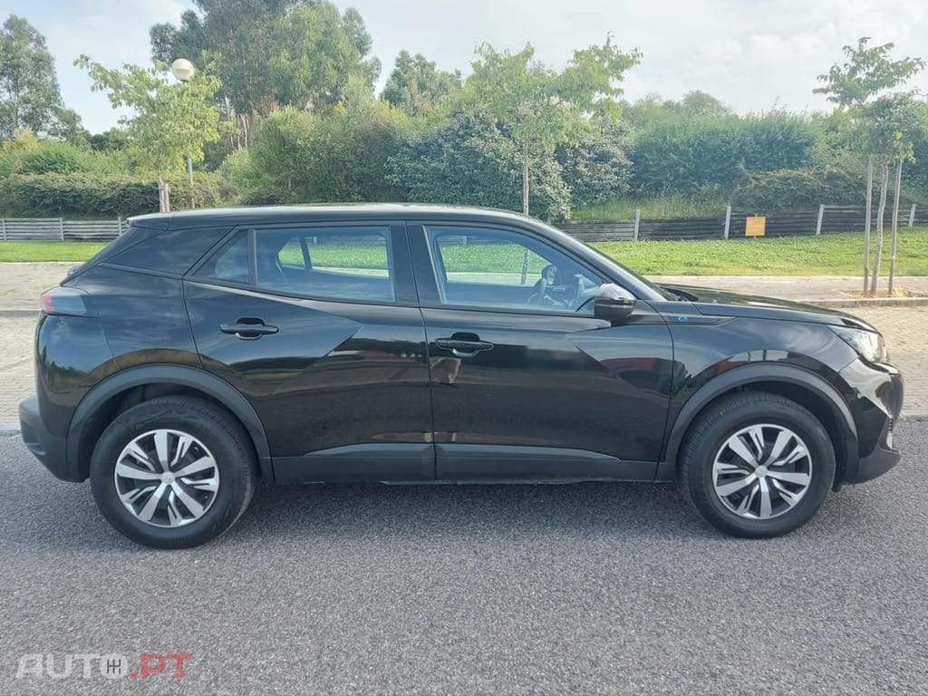 Peugeot E-2008 50 kWh Active Pack