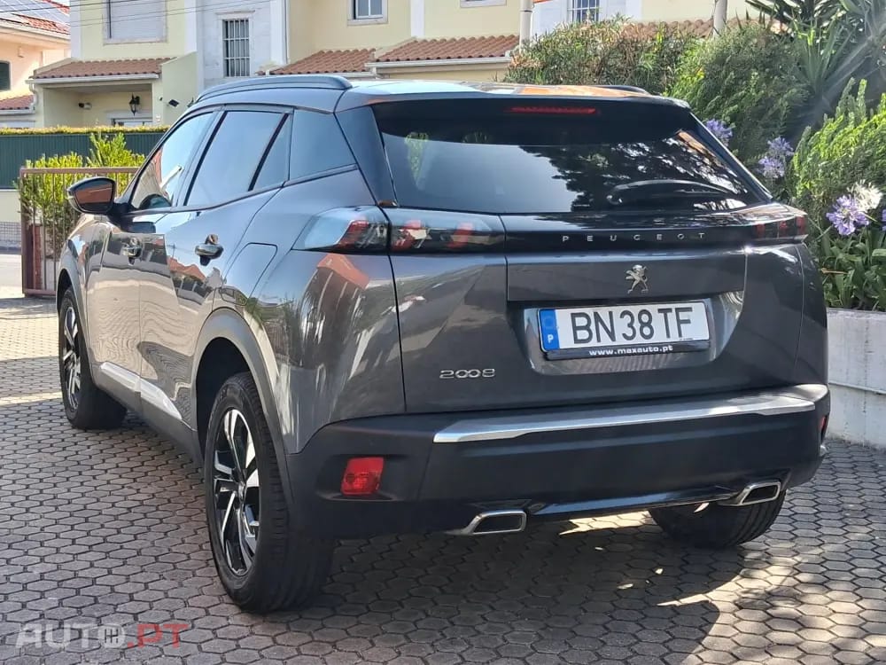 Peugeot 2008 1.2 PureTech Allure EAT8
