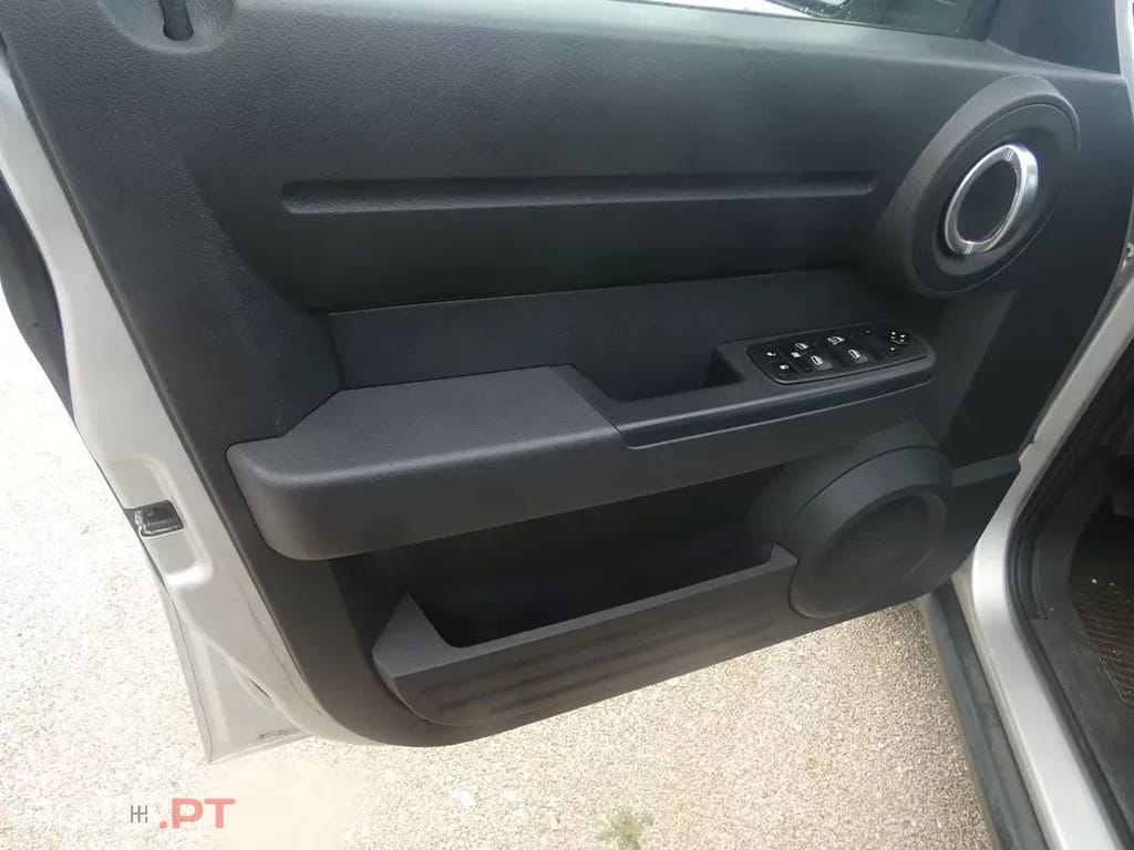 Dodge Nitro  2 8 Crd Dpf Se 2wd
