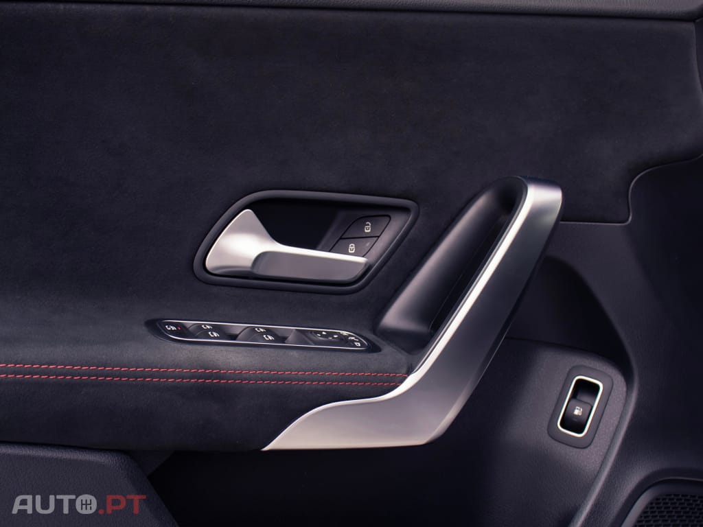 Mercedes-Benz A 250 e 8G-DCT AMG Line