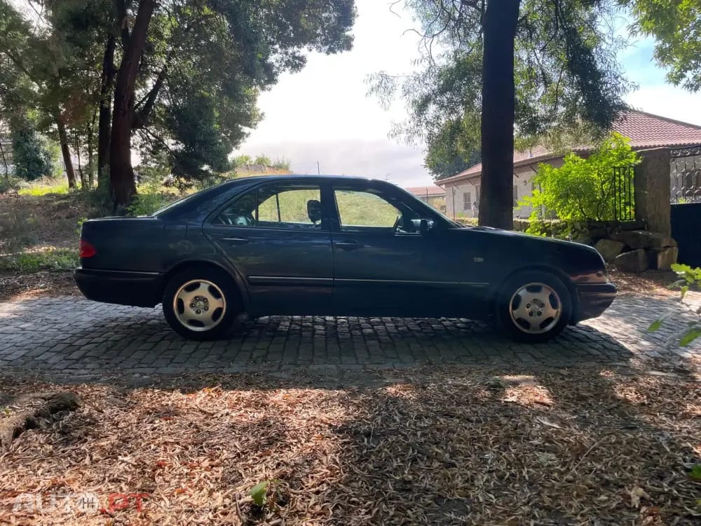 Mercedes-Benz E 300 TD Classic