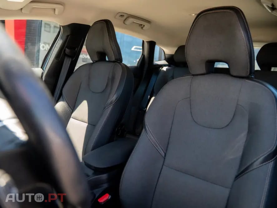 Volvo V40 Cross Country 2.0 D3 Momentum