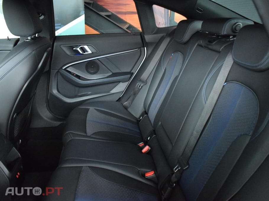 BMW 216 d Pack Desportivo M