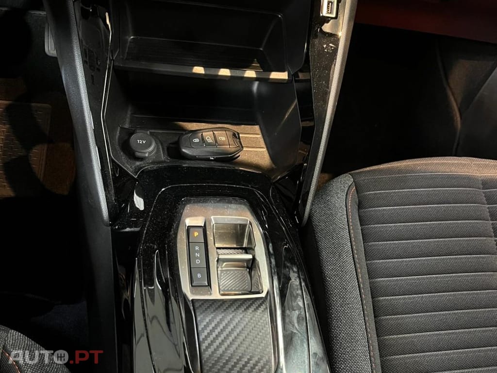 Peugeot E-2008 Active 
