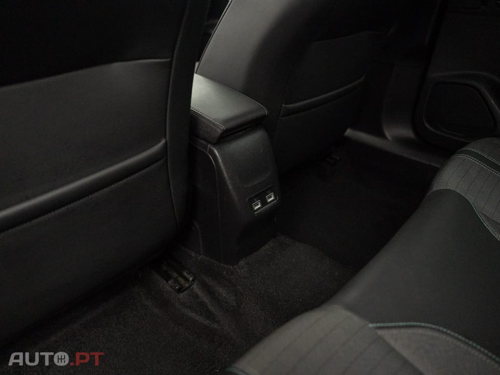 Peugeot E-2008 50 kWh Allure Pack