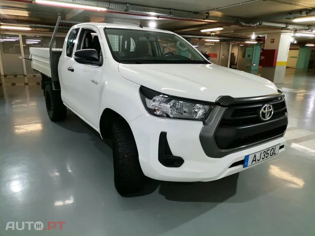 Toyota Hilux HILUX 2.4 D-4D 4WD CE CH 3L