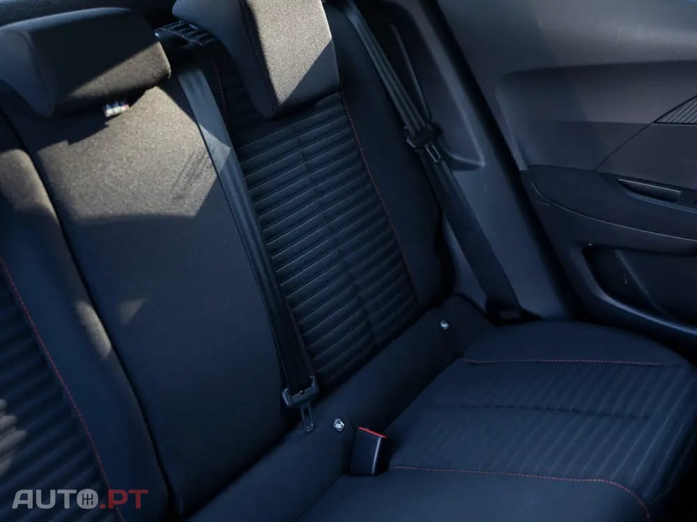 Peugeot E-2008 50 kWh GT Pack