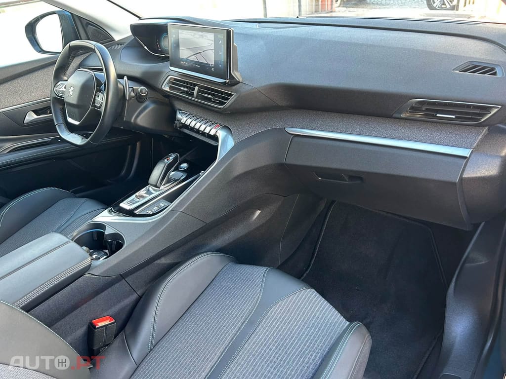 Peugeot 3008 1.6 Hybrid Allure e-EAT8