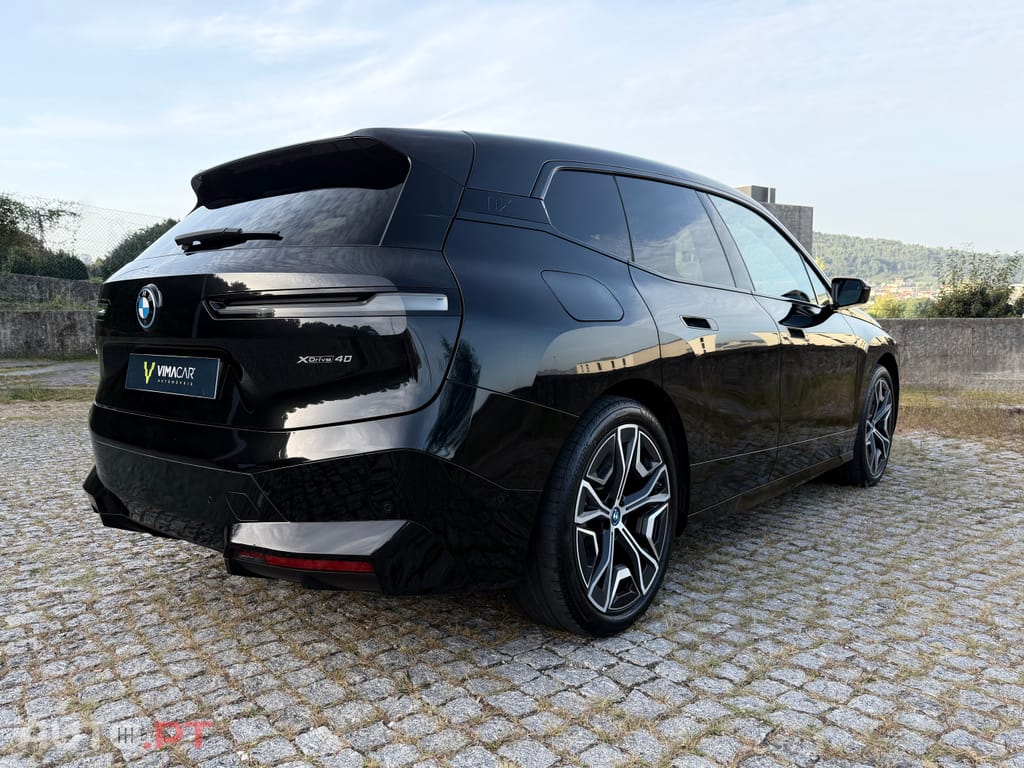 BMW iX xDrive 40 Pack Desportivo