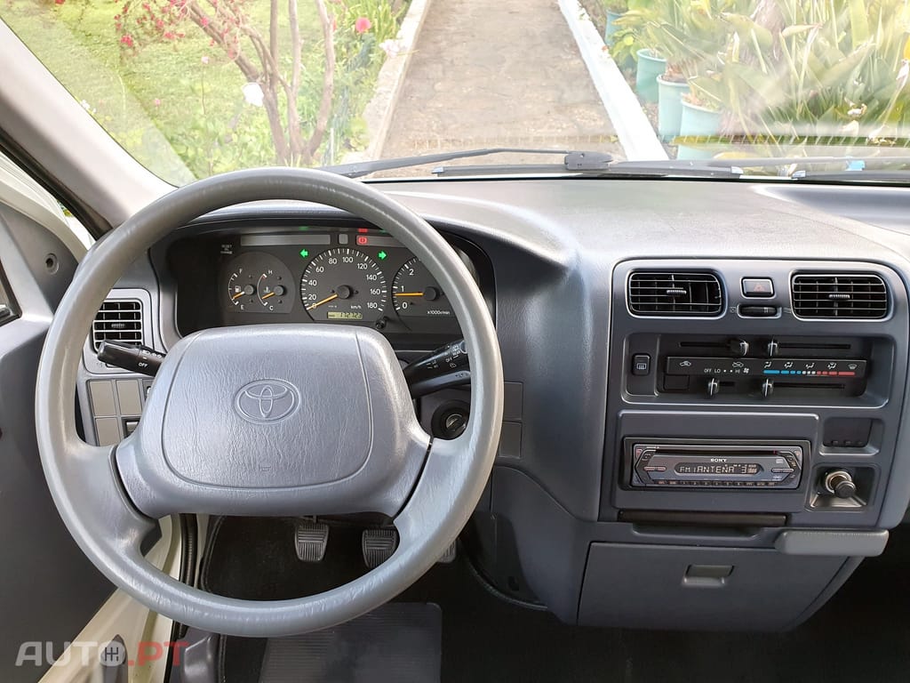 Toyota HiAce 2.5 D-4D Curto 2.8T
