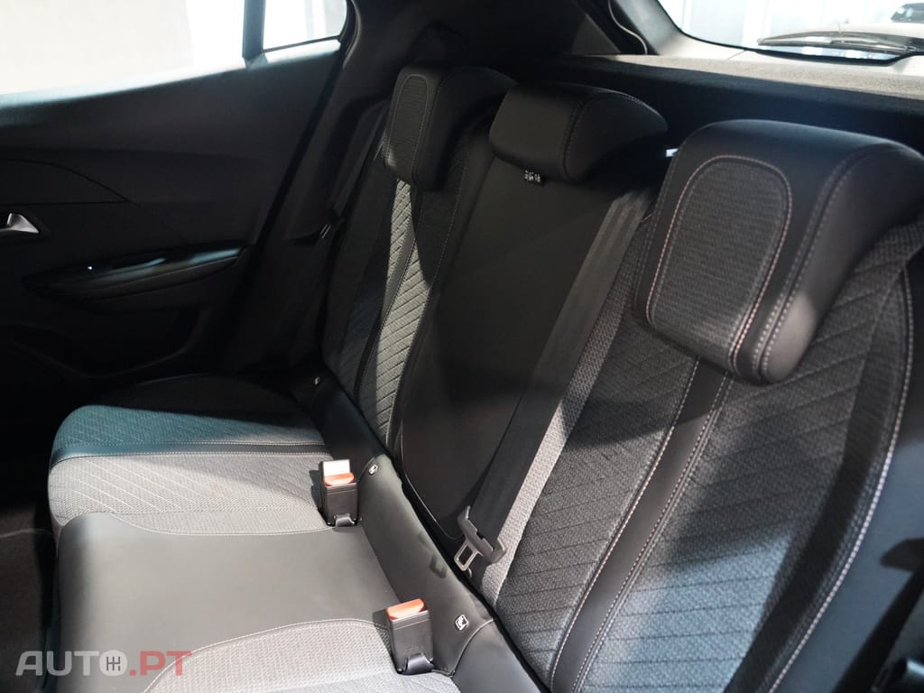 Peugeot 2008 1.2 Hybrid Allure e-DCS6