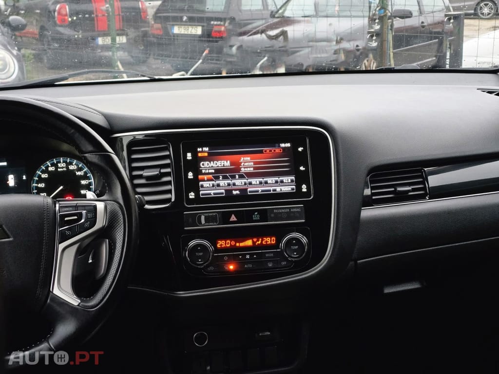 Mitsubishi Outlander 2.4L PHEV TWIN MOTOR 4WD INVITE