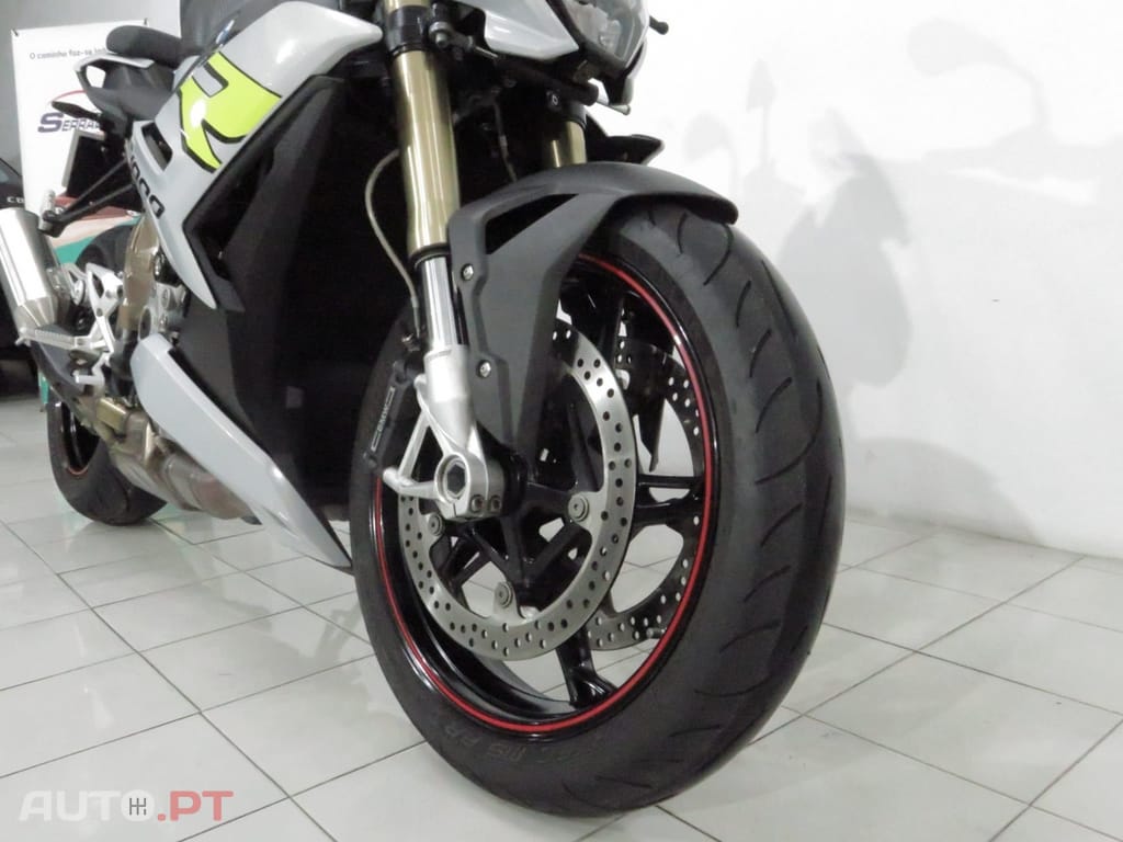 BMW S .