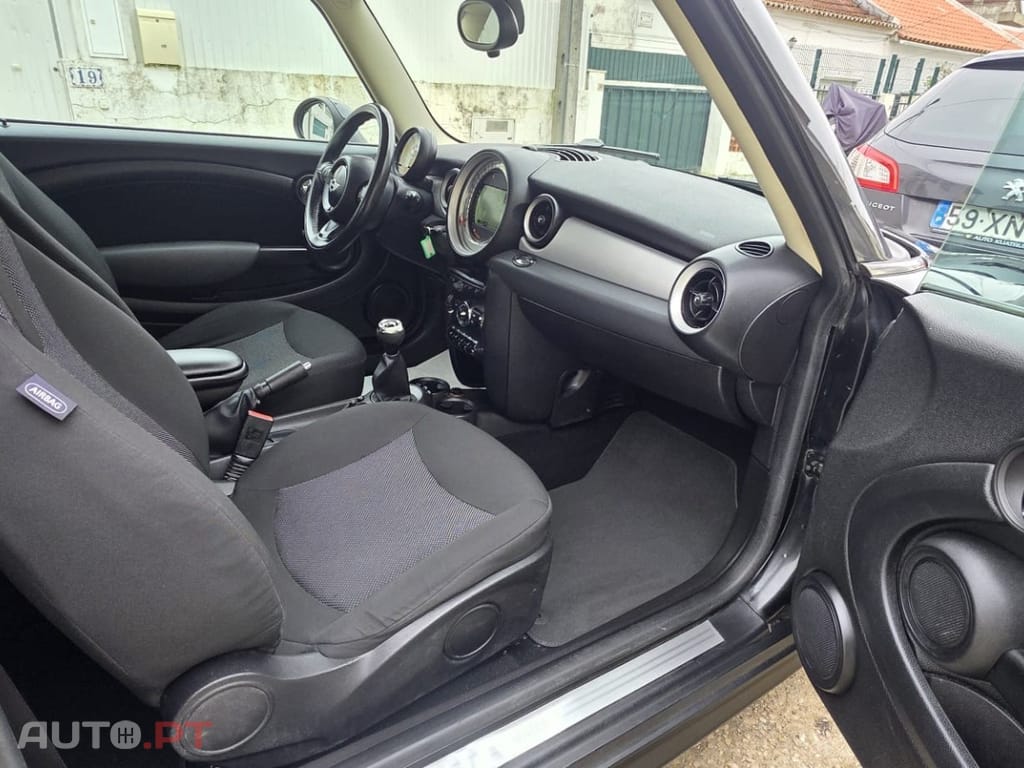 MINI Cooper Cooper D