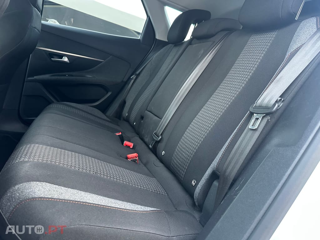 Peugeot 3008 1.2 PureTech Allure EAT8