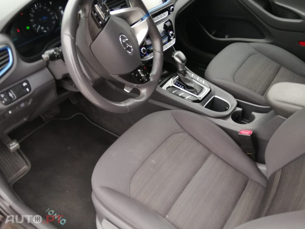 Hyundai Ioniq 1.6 GDI Hybrid Tech
