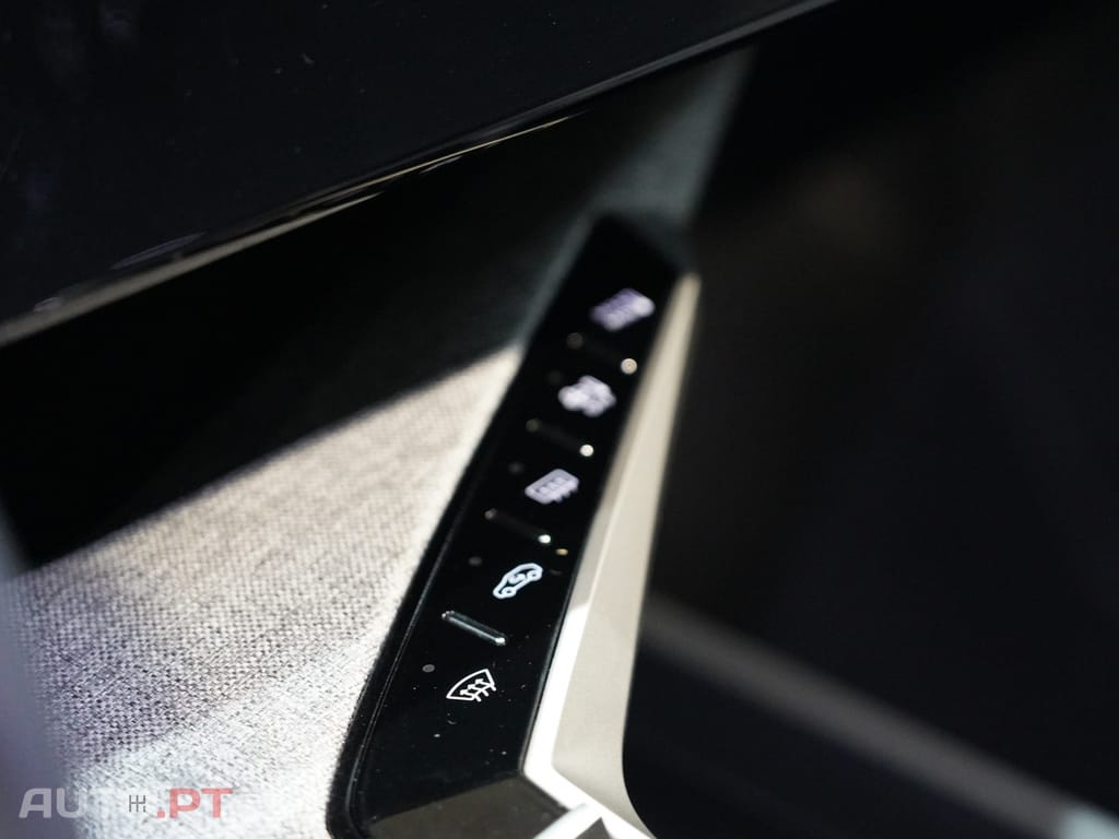 Peugeot 3008 1.2 Hybrid Allure e-DCS6