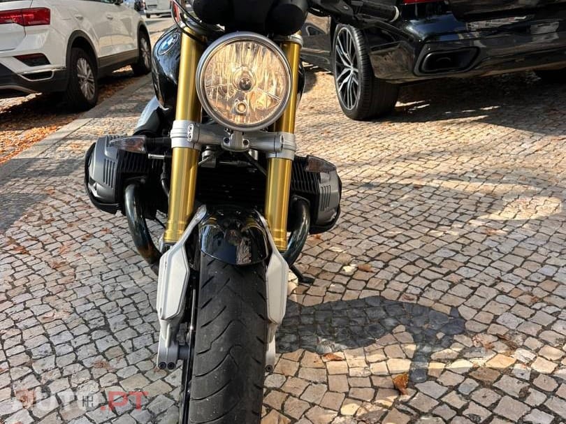 BMW R Naked