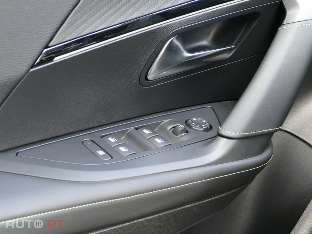 Peugeot 2008 1.2 PureTech GT EAT8