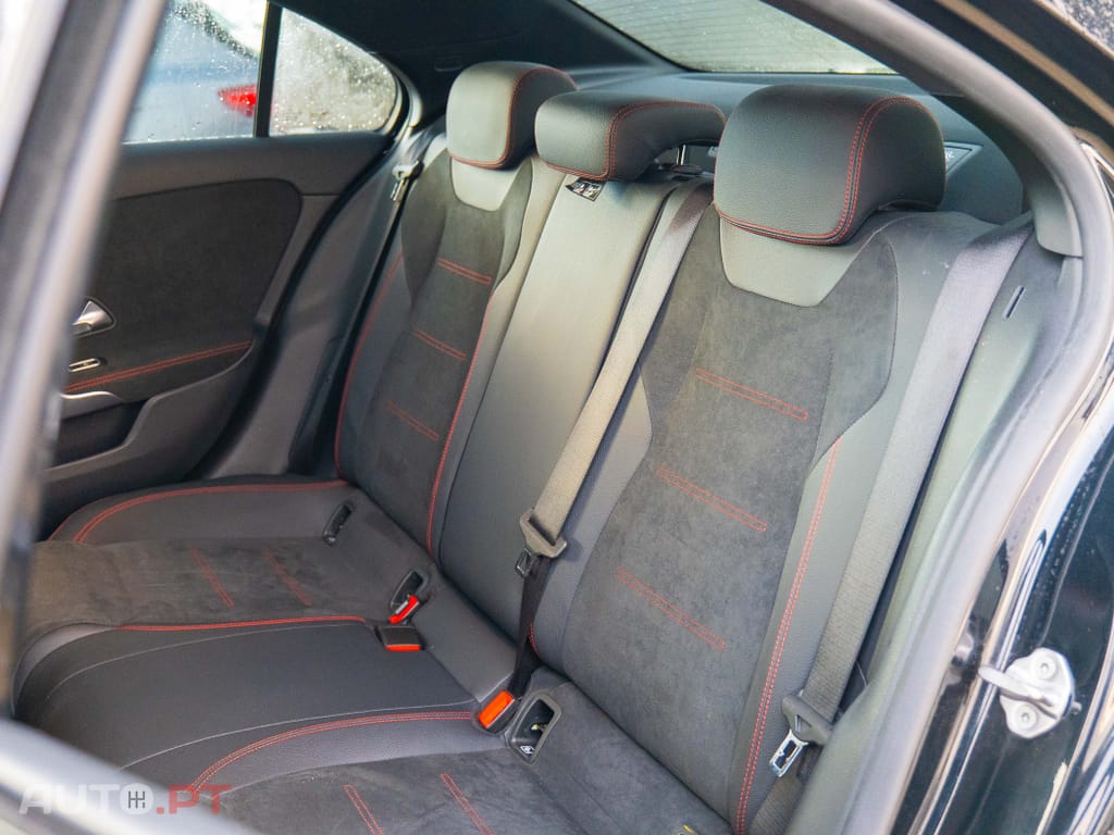 Mercedes-Benz A 250 e 8G-DCT AMG Line