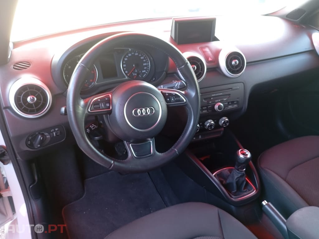 Audi A1 1.6 TDi S-line