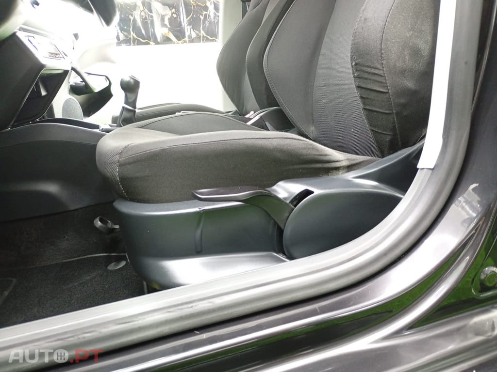 SEAT Ibiza 1.6 TDI Reference — fotografia 17