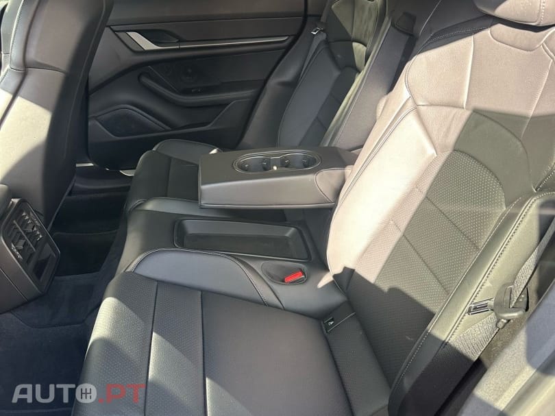 Porsche Taycan 4S