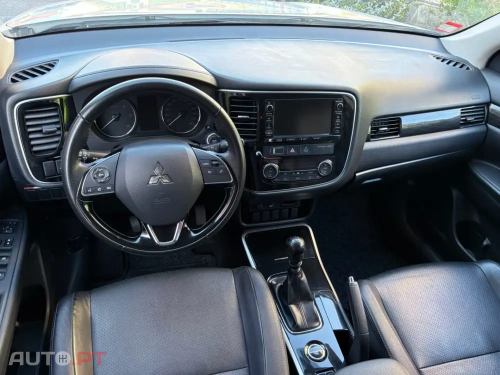 Mitsubishi Outlander 2.2 DI-D Instyle Navi