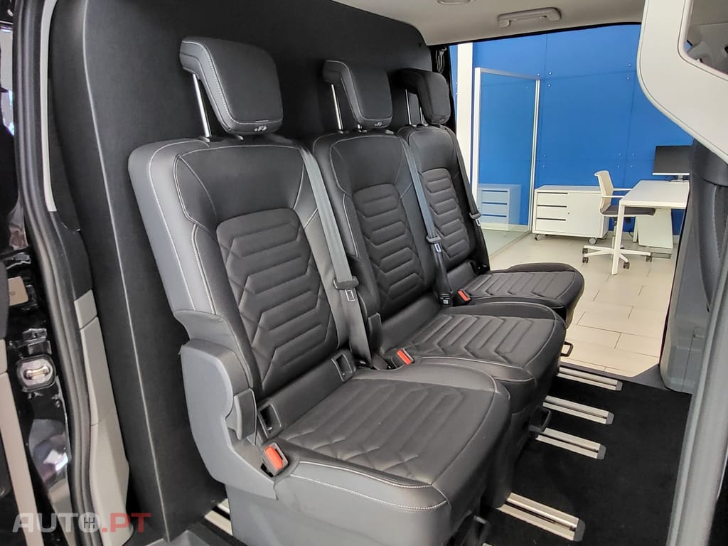 Ford Tourneo 2.5 PHEV Titanium