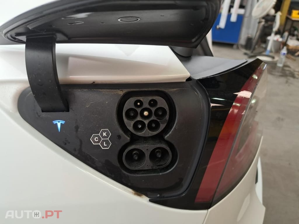 Tesla Model Y Standard RWD