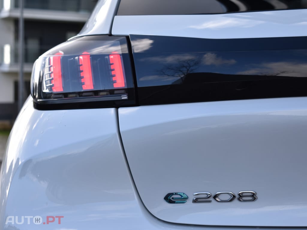 Peugeot E-208 50 kWh GT