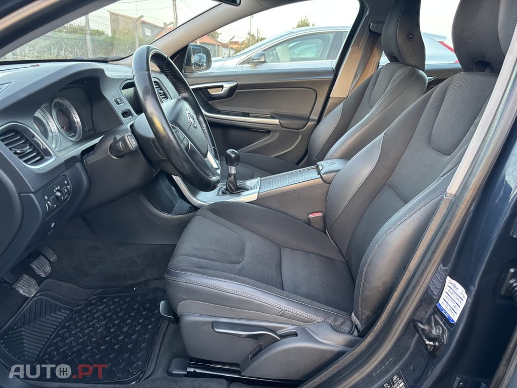 Volvo V60 D2 Momentum