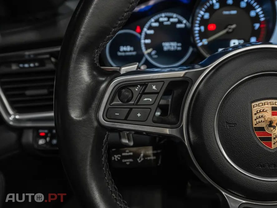 Porsche Panamera 4 E-Hybrid Platinum Edition