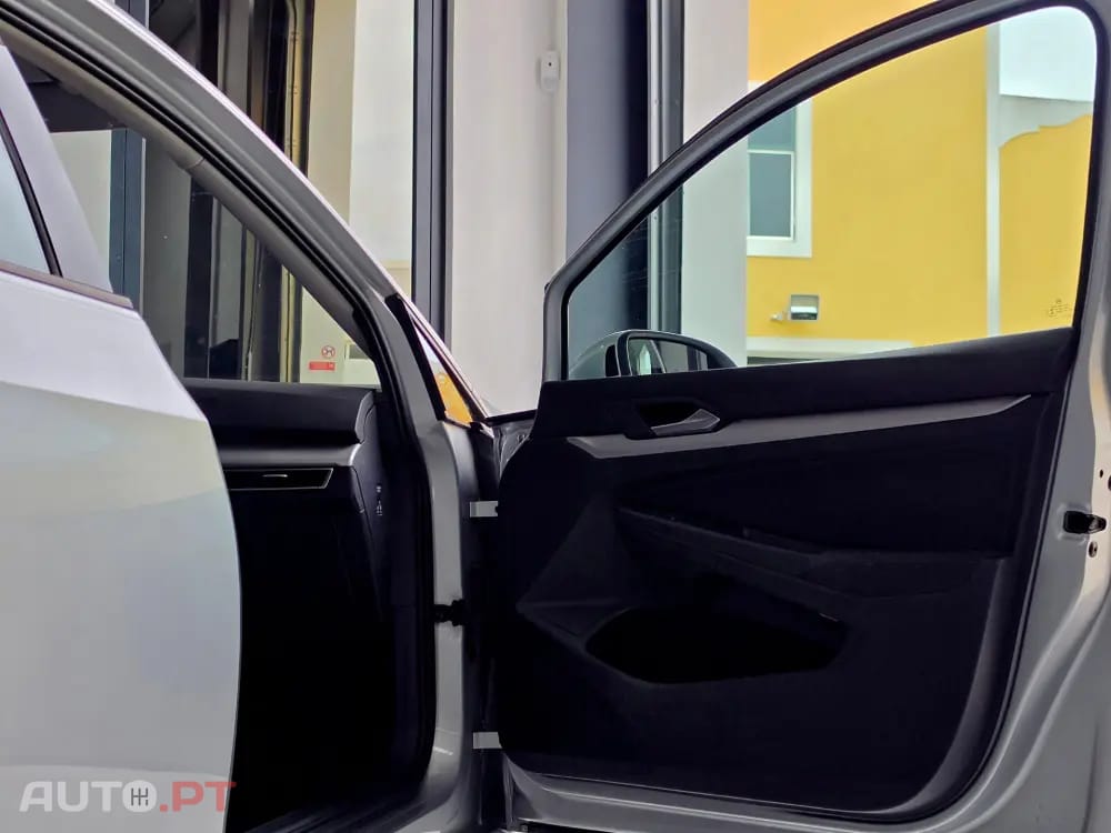Volkswagen Golf Variant 1.0 eTSI OPF DSG Life