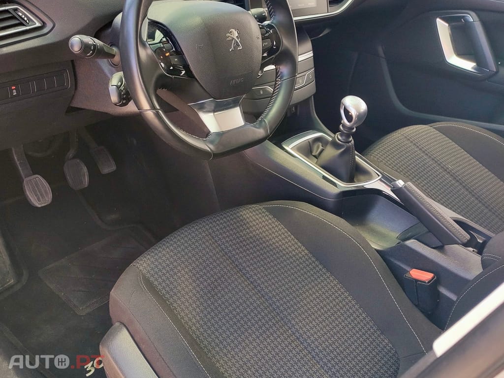 Peugeot 308 1.5 BlueHDi Business Line