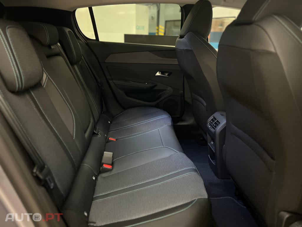 Peugeot E-308 54 kWh Style